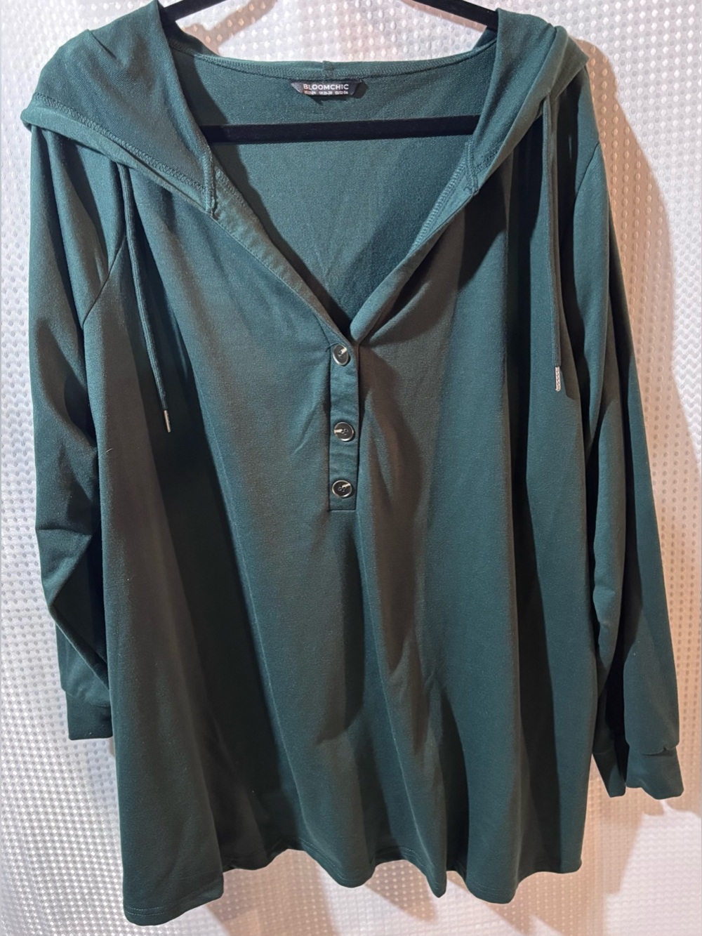 BloomChic 22/24 Green V-neck Hooded Long Sleeve Top